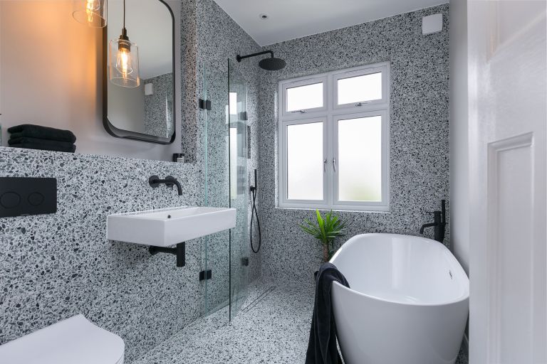 6 Creative Ways to use in a Small Bathroom